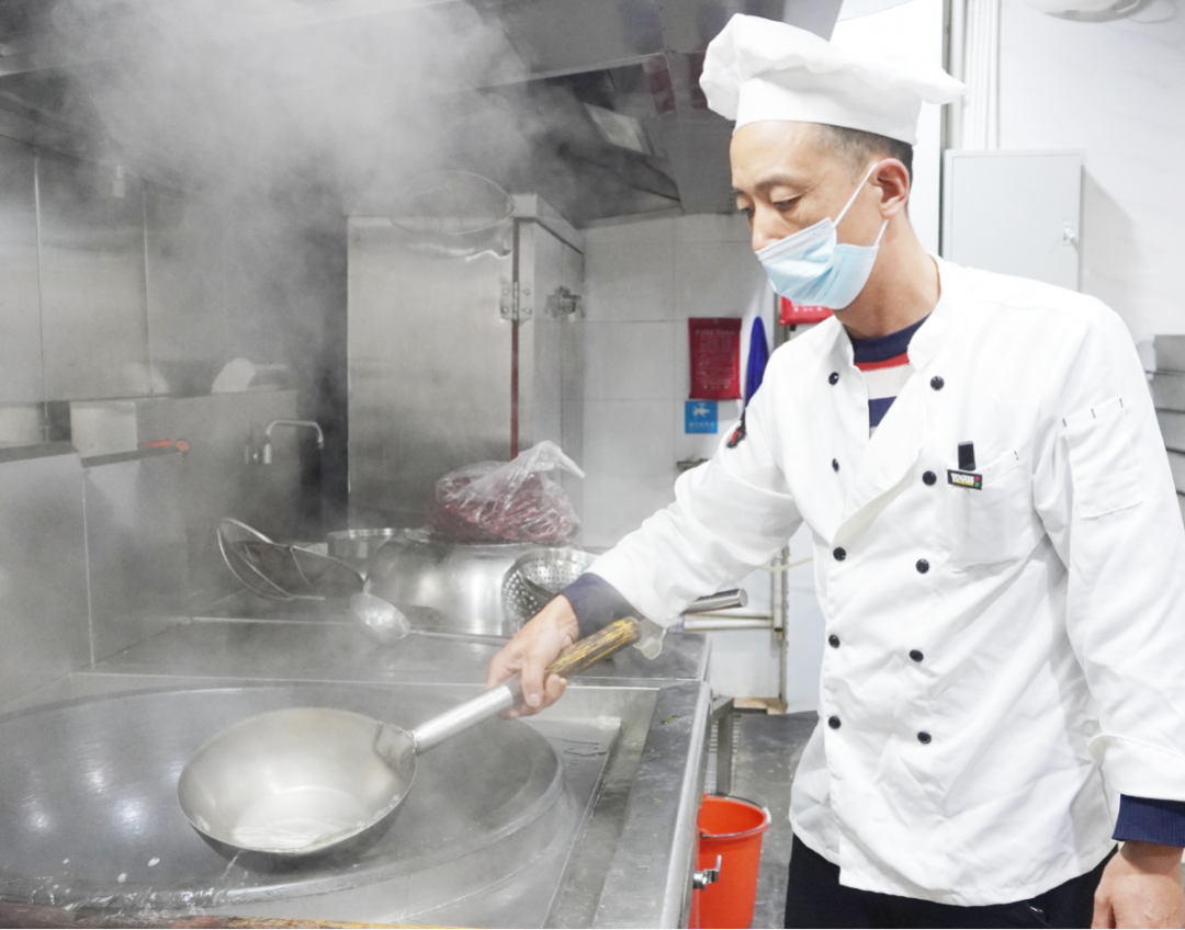 【满堂彩药业30周年人物专访】同心30载 偕行满堂彩人——（三十三）杨义：让各人吃饱吃好 全身心投入到事情中